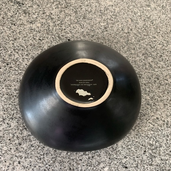 Black and White Ceramic Bowl - Picture 4 of 6